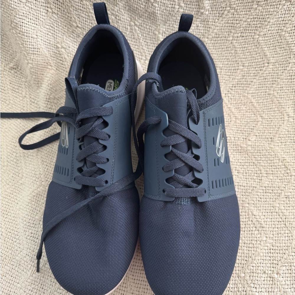 Skechers Men's Navy Athletic Shoes size 10.5 Wide Fit